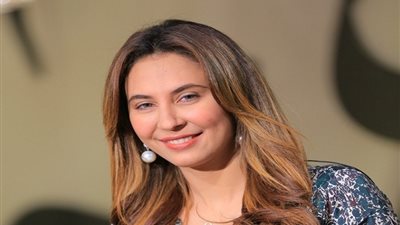 قصواء الخلالي تنال تكريمًا خاصًّا من الجامعة المصرية اليابانية.. صور