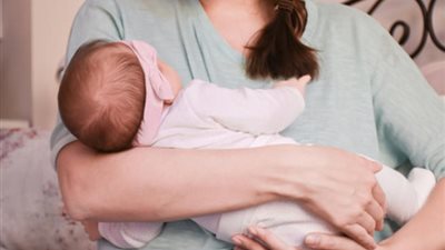 «كنز خفي».. لبن الأم ينقل الأجسام المضادة لـ«كورونا» من الأمهات الحاصلات على التطعيم 