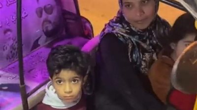 دنيا.. كفاح زوجة مخلصة على «توك توك» من أجل أبنائها