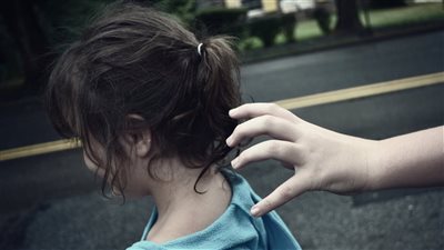 خلافات بين والديها.. أمن القاهرة يكشف لغز اختفاء طفلة عين شمس