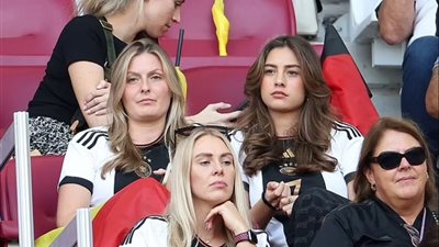 زوجات لاعبي منتخب ألمانيا في مهمة خاصة.. صور