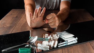 كيف تتعاملين مع المدمن خلال فترة العلاج؟