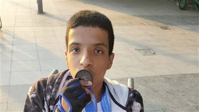 «بشار» يتحدى الإعاقة ويفوز ببرونزية بطولة مصر للسباحة
