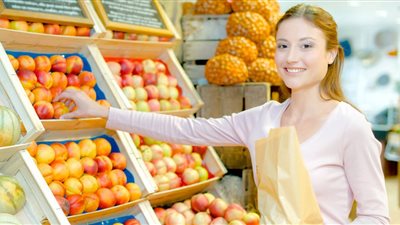 أسعار الفاكهة اليوم الجمعة.. الفراولة تصل 21 جنيهًا للكيلو والموز البلدي بـ 9