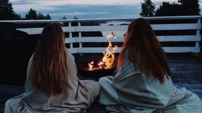 تريدين أن تكوني صديقة حقيقية؟.. إليكِ الطريقة المثلى   