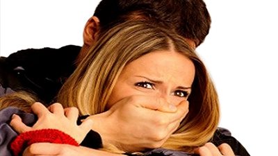 تفاصيل احتجاز 3 مندوبات مبيعات داخل مجمع تجاري.. ما السبب؟