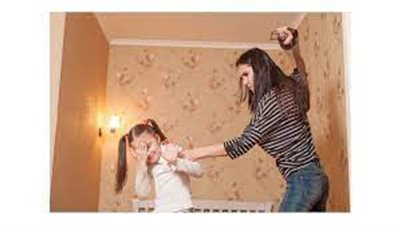 تفاصيل تعرض طفلة للتعذيب على يد زوجة والدها