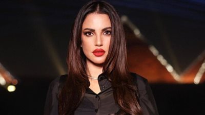 نشرة «هير فاشون»| درة بالأسود الأنيق.. نور دياب بالتايجر.. تارا عماد بالجامبسوت