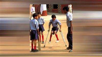 ليس له علاج.. طرق التعامل وحماية ابنك المصاب بشلل الأطفال