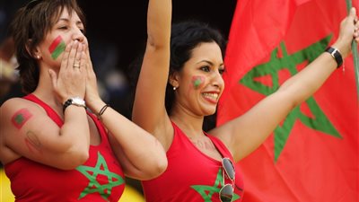 المغربيات يرقصن احتفالًا بـ«أسود الأطلسي» بعد الفوز على إسبانيا