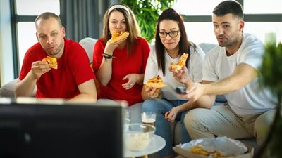 كيفية تواجهين السمنة أثناء مشاهدة مباريات كأس العالم 