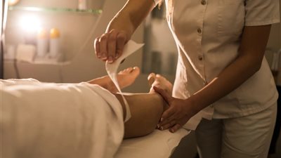 تفسير حلم إزالة شعر الجسم للعزباء والمتزوجة والحامل والمطلقة