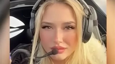 لحظة وفاة خبيرة تجميل أثناء قيادتها طائرة.. فيديو