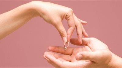 «الصور والفيديوهات» ذكريات حلوة أم أداة للابتزاز بين المخطوبين؟