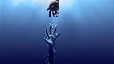 تفسير حلم النجاة من الغرق للمطلقة والعزباء والمتزوجة والحامل