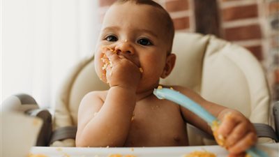 بطرق بسيطة.. كيف تتعاملين مع فقدان شهية طفلك أثناء المرض؟