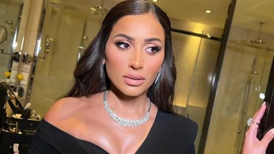 نشرة «هير فاشون»| دينا الشربيني بالأسود الأنيق.. وهدى المفتي بعباءة.. وإليسا بالأزرق