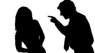 زوجي «قليل الأدب».. كيف تتعاملين مع زوجك سليط اللسان؟
