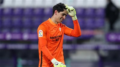 ياسمين عز للبنات: «حارس المغرب بونو بيحب مراته.. بلاش رسايل خايبة»| فيديو