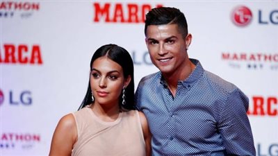 ياسمين عز لرونالدو: «اتجوز جورجينا عشان متمرمطة معاك»