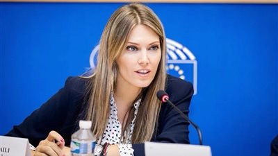 سبب اعتقال إيفا كايلي نائبة رئيسة البرلمان الأوروبي