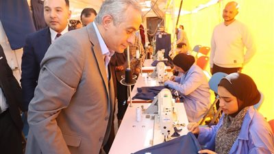 «ماكينة حياكة للمتدربات» ثمار زيارة وزير القوى العاملة لجنوب سيناء