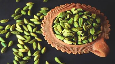 «ملك التوابل».. طرق فعالة لعلاج نزلات البرد بالحبهان