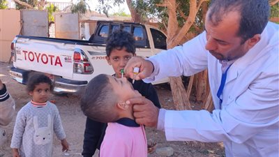صور| تطعيم 98% من المستهدفين في حملة شلل الأطفال بجنوب سيناء
