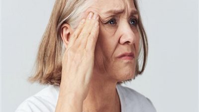دراسة تؤكد.. النساء أكثر عرضة للإصابة بـ«الزهايمر» مقارنة بالرجال