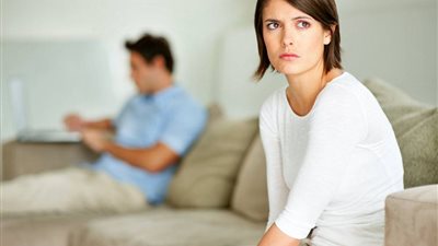 كيف تواجهين شريكك المُتباهي بعلاقاته النسائية؟