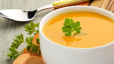 «بالشعرية والخضار».. وصفات لشوربة العدس الطازجة بفصل الشتاء