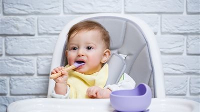 متى يمكن للطفل الرضيع تناول اللحوم؟.. طبيبة تغذية تُجيب 