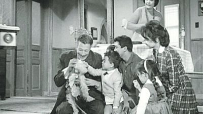 من أم العروسة لـ«اللمبي».. أعمال فنية ناقشت معاناة العروسين مع الشبكة ومتطلبات الزواج