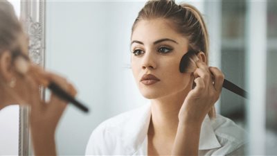 ظهور مميز بمكياج جذاب في احتفالات رأس السنة