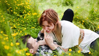 الثقة والاهتمام.. كيف تشغلين بال حبيبك لدرجة السيطرة؟