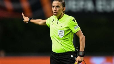 تعرفي على أول طاقم تحكيم نسائي في كأس العالم 2022