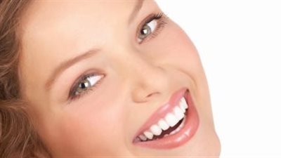 تعرفي على مميزات وعيوب أقلام تبييض الأسنان