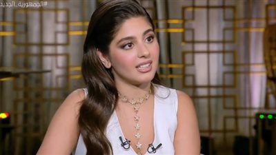 صور تخرج مايان السيد من الجامعة تحولها لساحرة شريرة