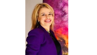 «المرأة وفنّ الخطّ العربي» بألوان التشكيليّة سناء هيشير، شاهدي