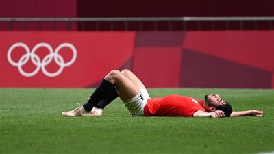 رد فعل أكرم توفيق بعد إصابته بالرباط الصليبي وخروجه من مران الأهلي