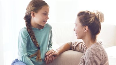 منها الإفرازات، 4 علامات تكشف مرور الفتيات بمرحلة البلوغ