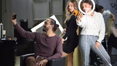 إدمان السيلفي، طبيب يشرح الظاهرة وطرق العلاج