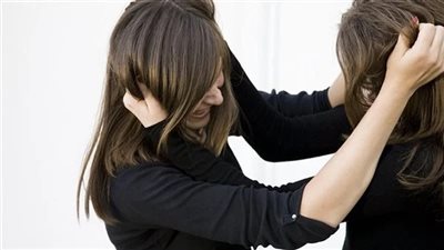 تفسير حلم ضرب الأخت لأختها في المنام بشرى وسعادة منتظرة