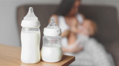 عزباء: «أرضعت شخصًا كبيرًا في المنام».. تفسير الأحلام مع ابن سيرين والإمام الصادق