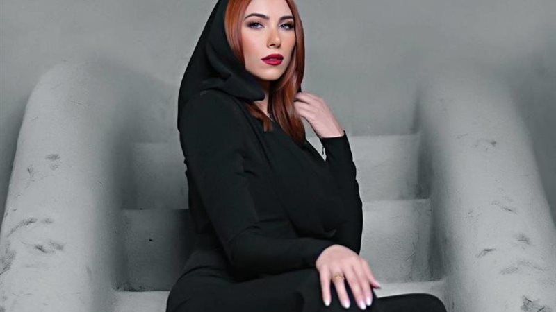 فساتين سهرة باللون