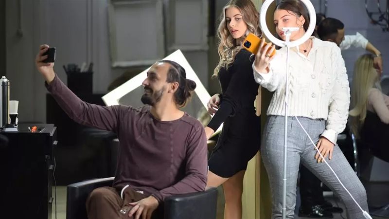 إدمان السيلفي