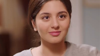 مايان السيد تحتفل بتخرجها من الجامعة بجيبة مفتوحة 