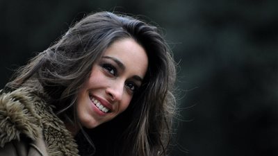 جميلة «صراع العروش» حفيدة تشارلي تشابلن تصدم الأمريكان