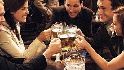 «لا تتناوليه في رأس السنة» الكحول للأم المرضعة يدمر صحة الطفل