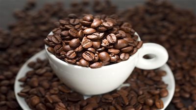 أضرار تناول القهوة والصودا والشيكولاتة على طفلك أثناء الرضاعة «تسبب التهيج»